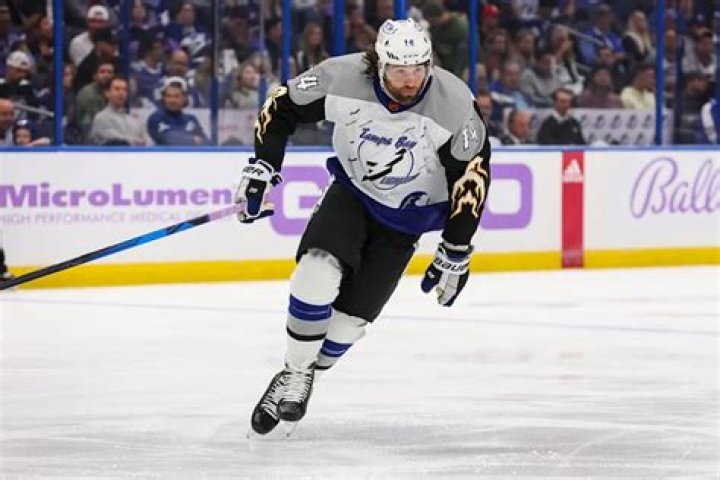 
NHL Star Pat Maroon Shares How He Turned a Sportscaster’s Body-Shaming Comments ‘Into a Positive’ 